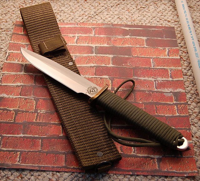 One of the best Effingham made Eks.  Green cordura sheath, green paracord handle.  New in the box, unused.
$200.00